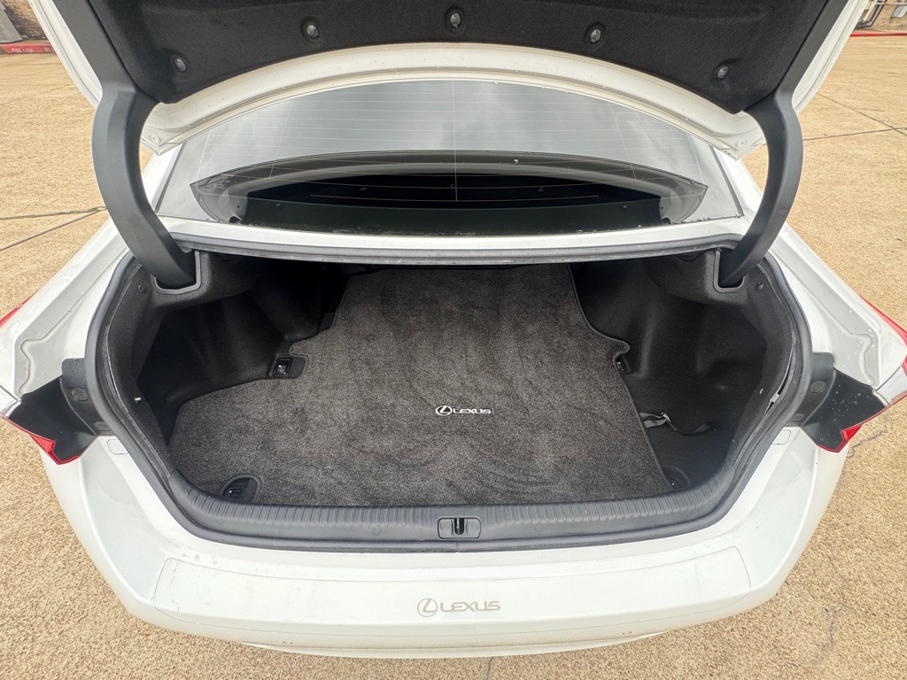 2016 Lexus RC Image 28