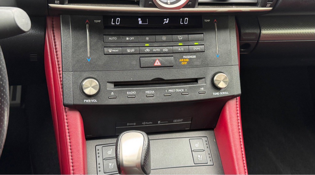 2016 Lexus RC Image 36