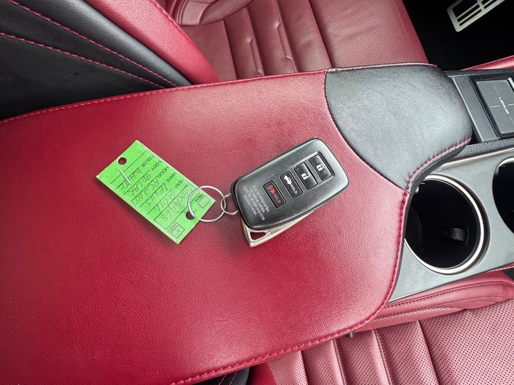 2016 Lexus RC Image 39