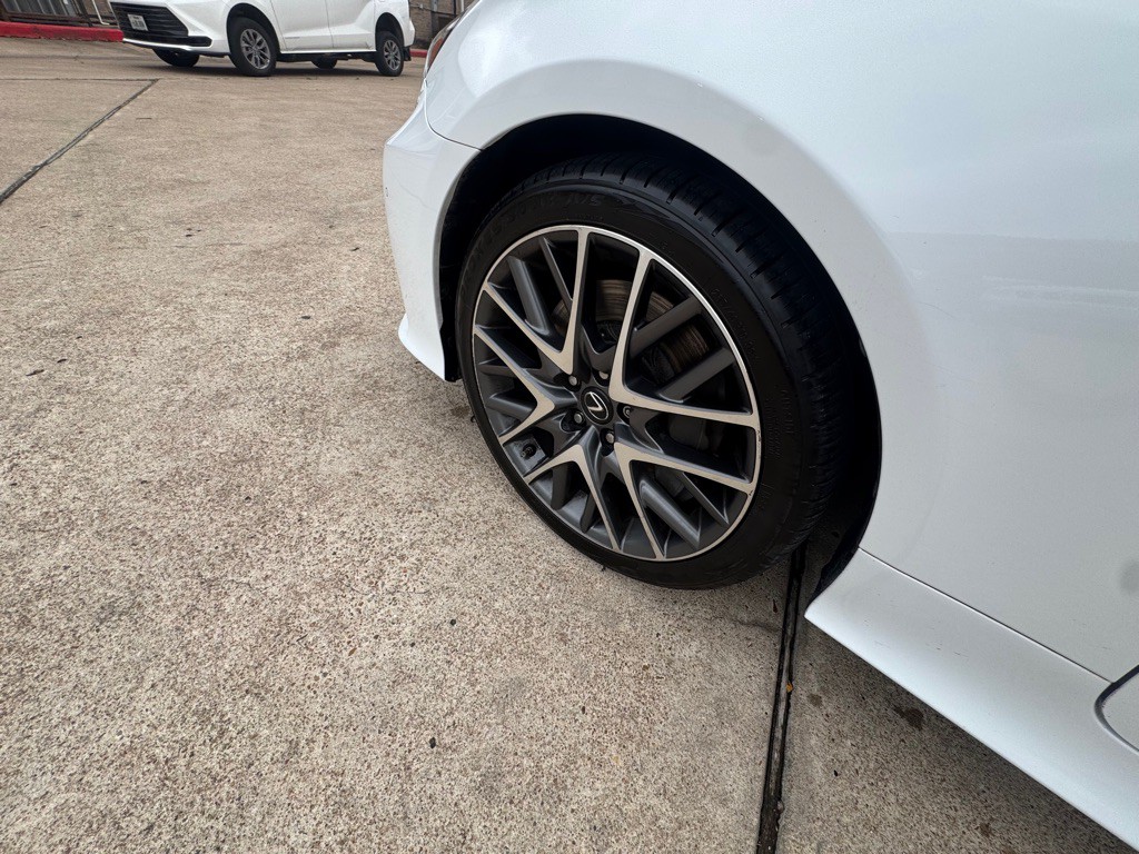 2016 Lexus RC Image 42