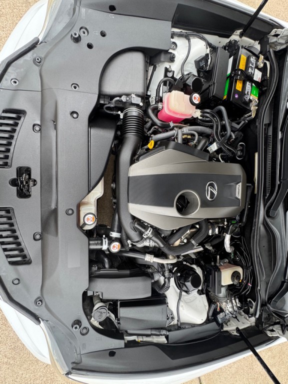 2016 Lexus RC Image 44