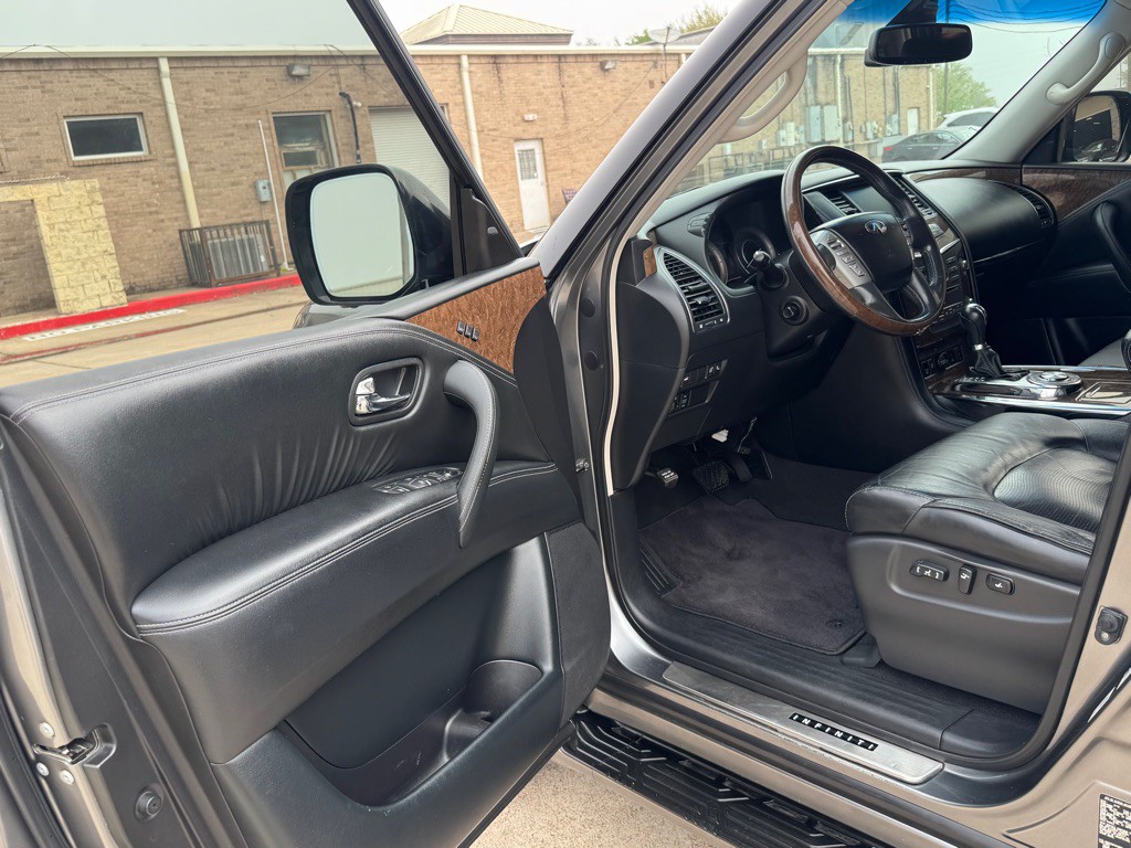 2015 INFINITI QX80 Image 25