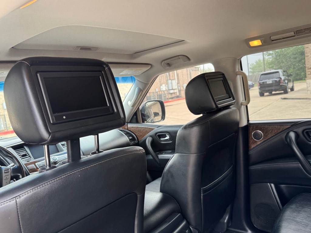 2015 INFINITI QX80 Image 28