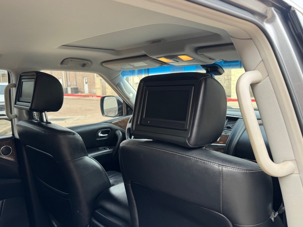 2015 INFINITI QX80 Image 31