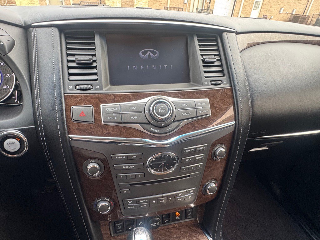 2015 INFINITI QX80 Image 40