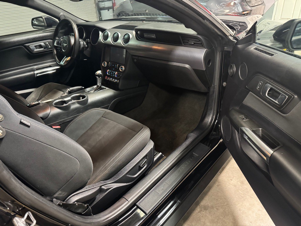 2018 Ford Mustang Image 25