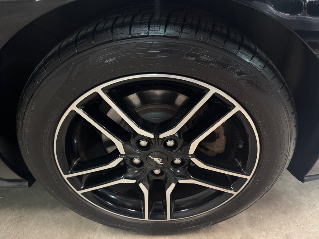 2018 Ford Mustang Image 32