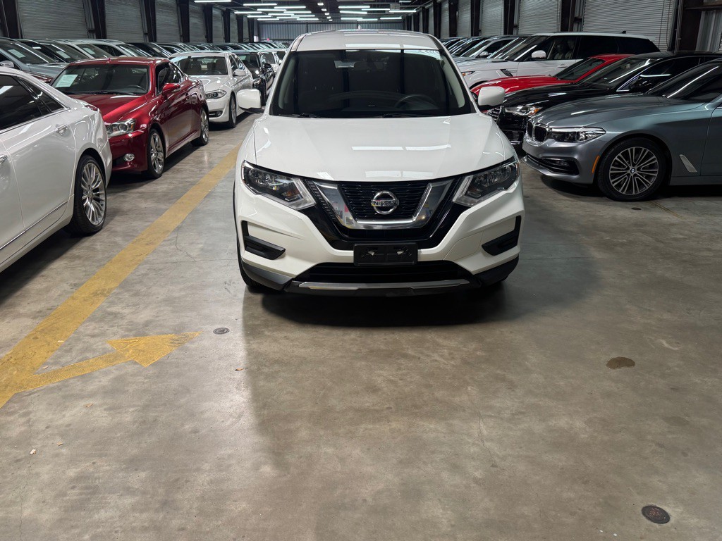2017 Nissan Rogue Image 2