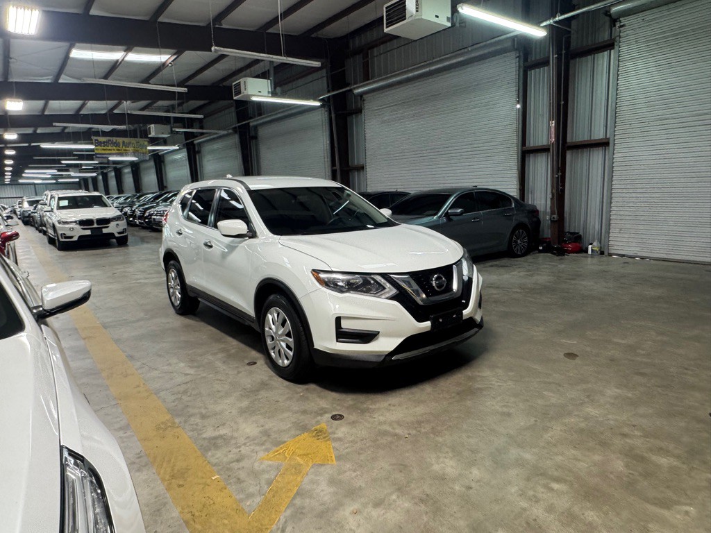 2017 Nissan Rogue Image 8