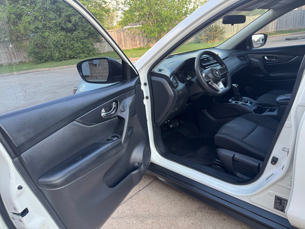 2017 Nissan Rogue Image 16