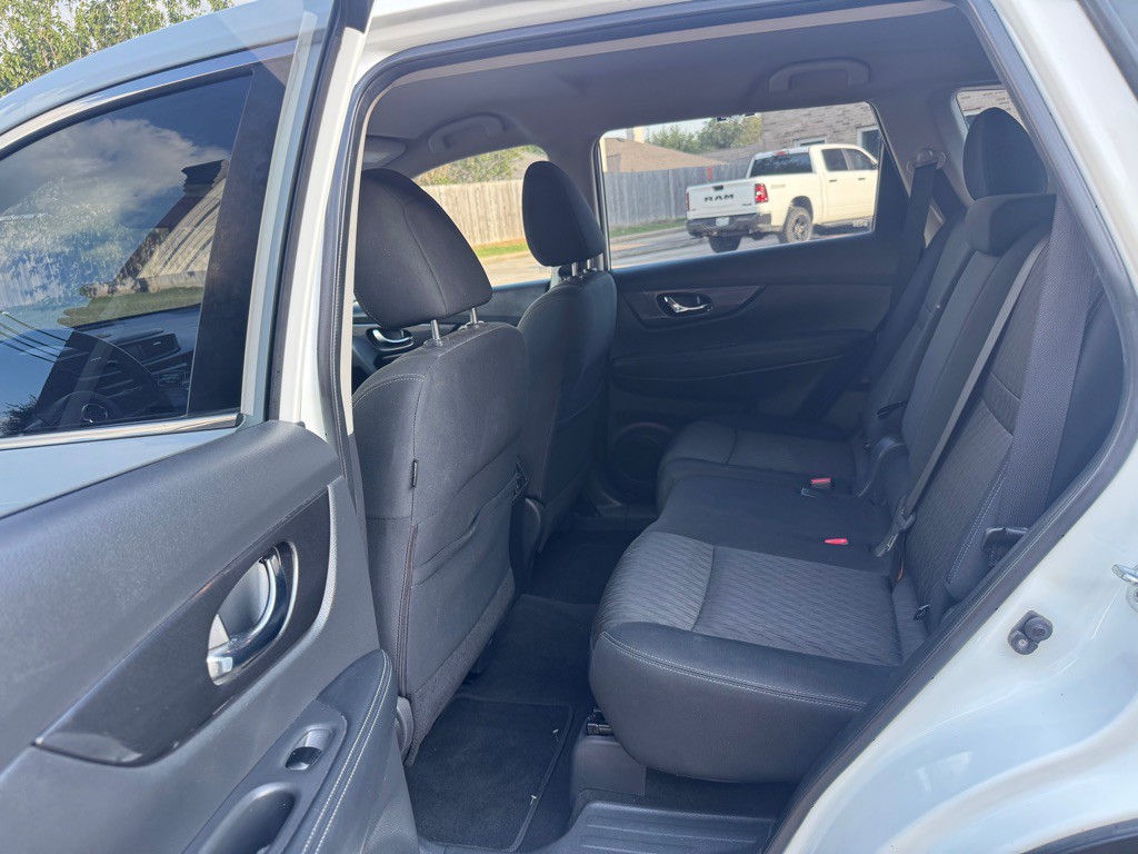 2017 Nissan Rogue Image 18