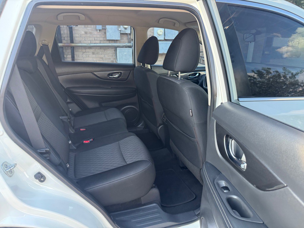 2017 Nissan Rogue Image 21