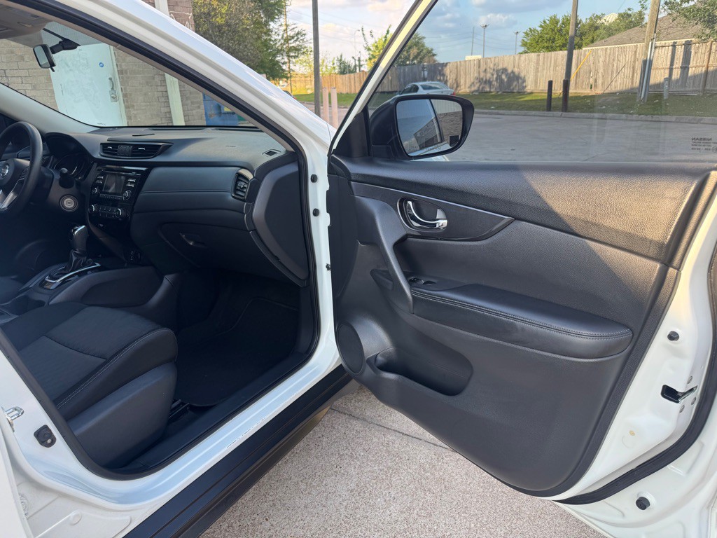 2017 Nissan Rogue Image 22