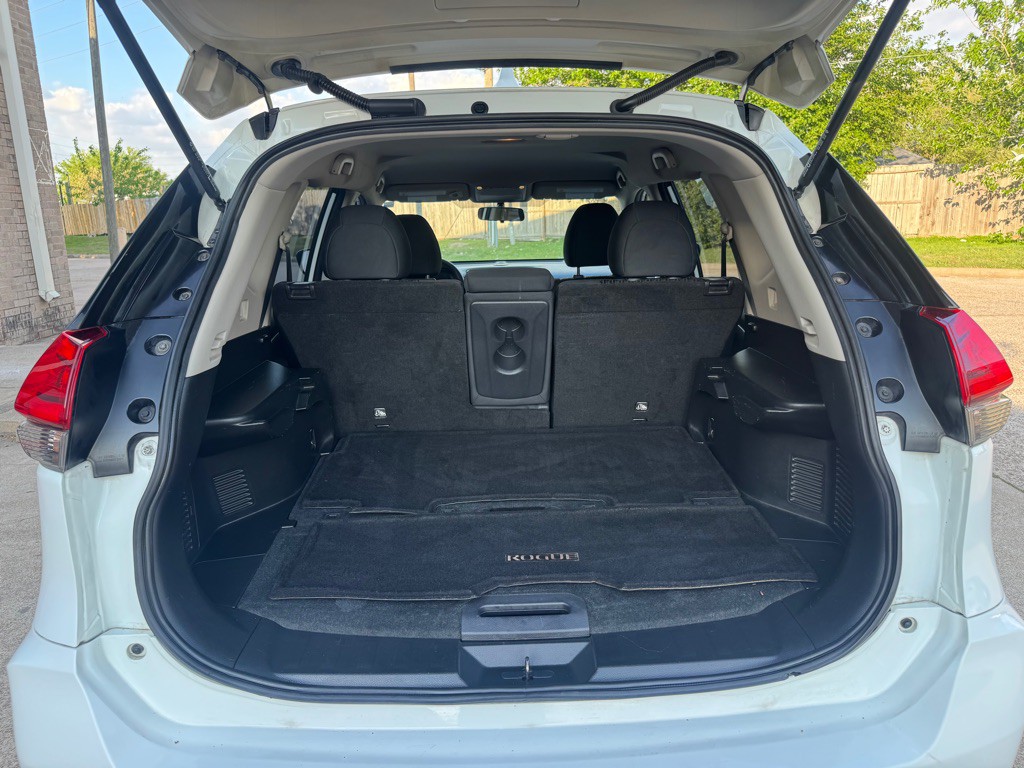 2017 Nissan Rogue Image 24