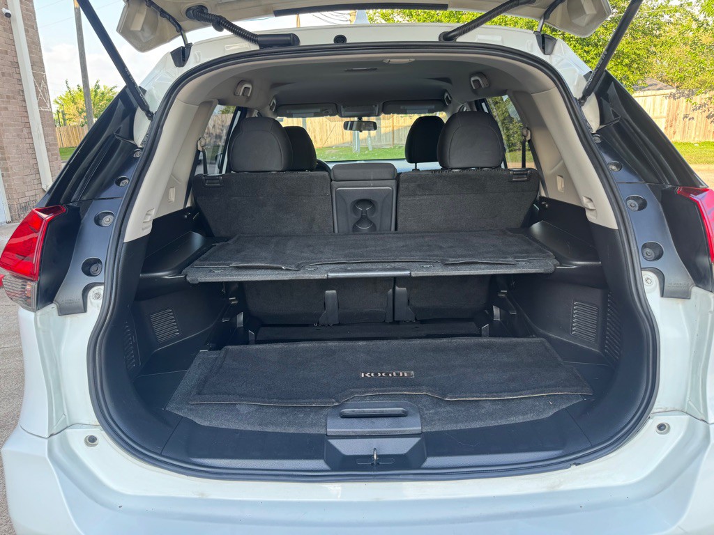 2017 Nissan Rogue Image 25
