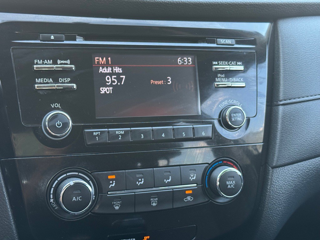 2017 Nissan Rogue Image 28