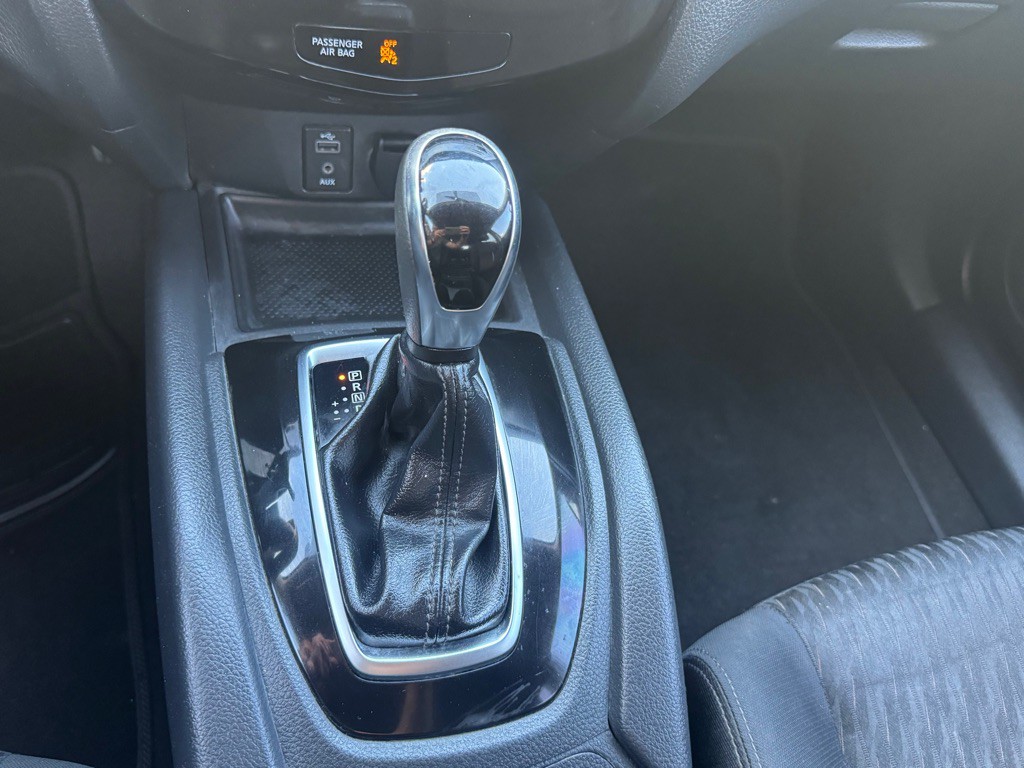 2017 Nissan Rogue Image 30