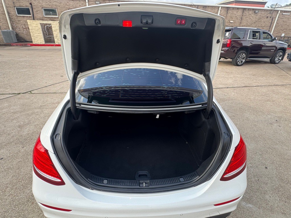 2018 Mercedes-Benz E-Class Image 27