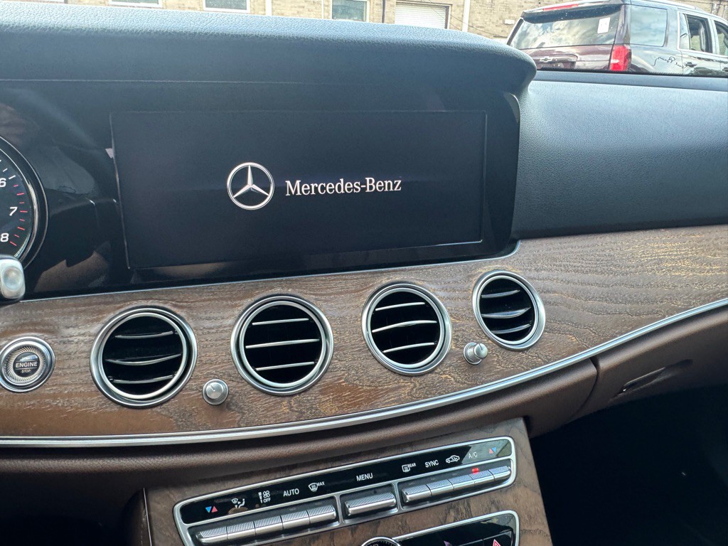 2018 Mercedes-Benz E-Class Image 30