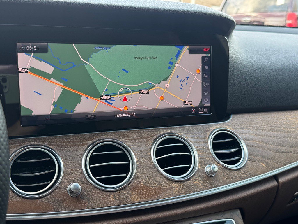 2018 Mercedes-Benz E-Class Image 31