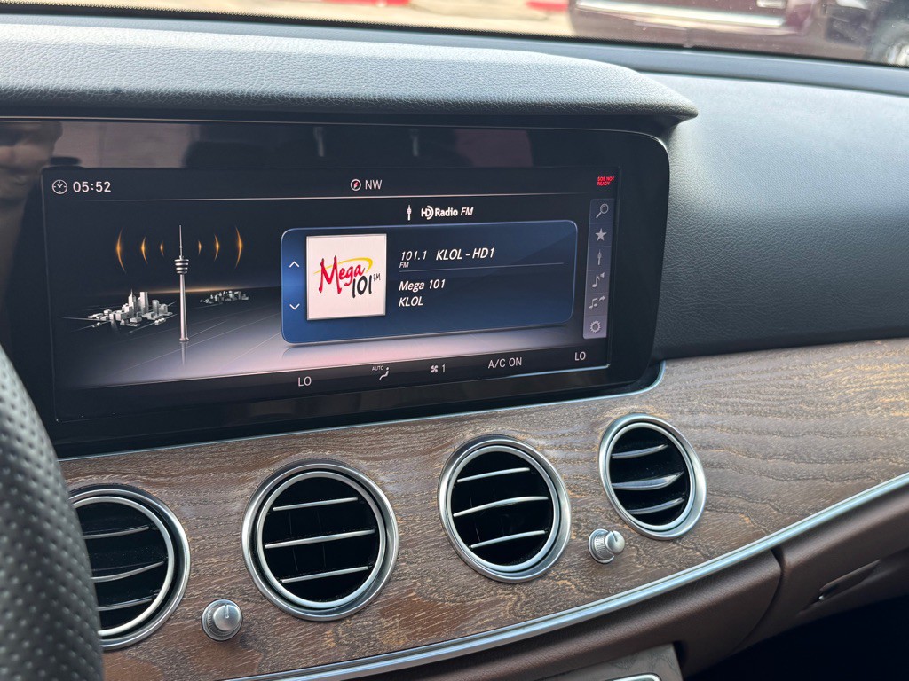 2018 Mercedes-Benz E-Class Image 33