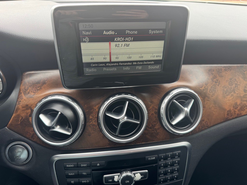 2015 Mercedes-Benz GLA-Class Image 27