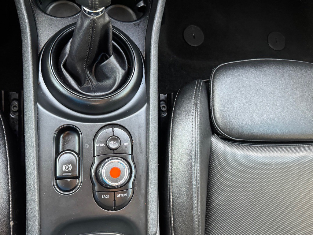 2018 MINI Cooper Image 39