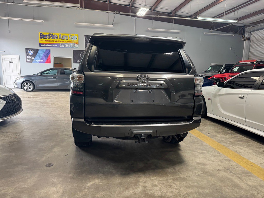 2016 Toyota 4Runner Image 9