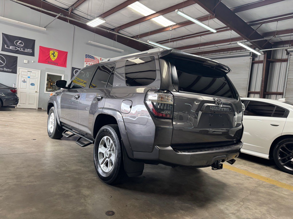 2016 Toyota 4Runner Image 10