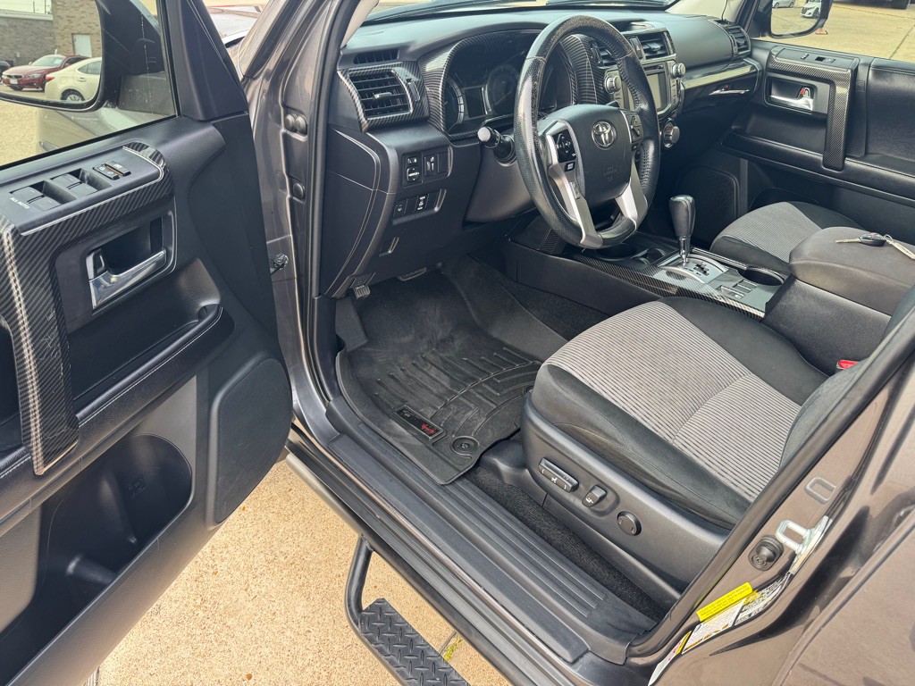 2016 Toyota 4Runner Image 24