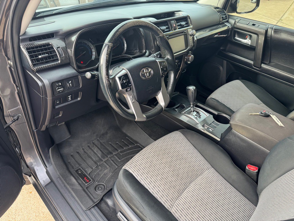 2016 Toyota 4Runner Image 25