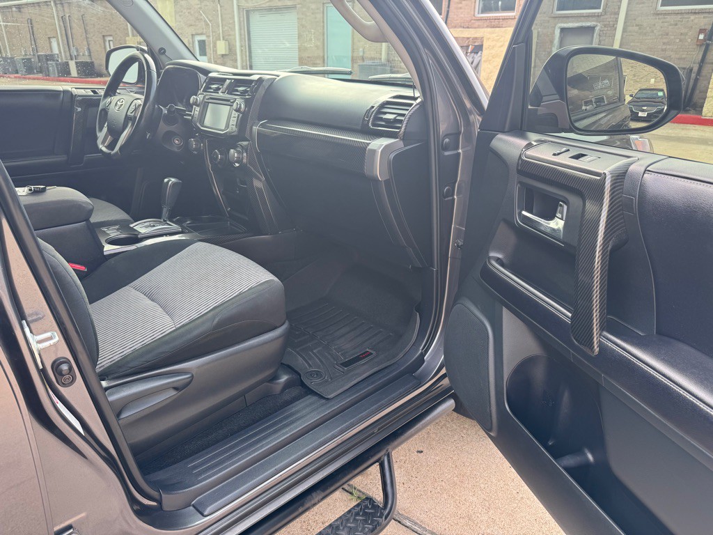 2016 Toyota 4Runner Image 26