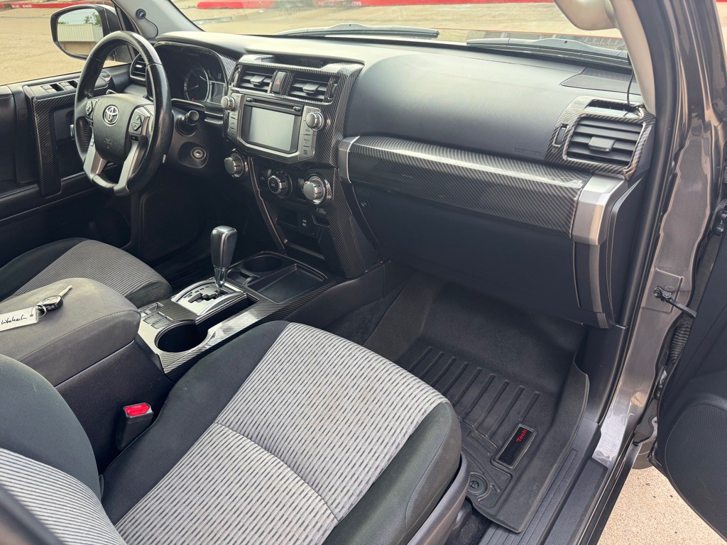 2016 Toyota 4Runner Image 27