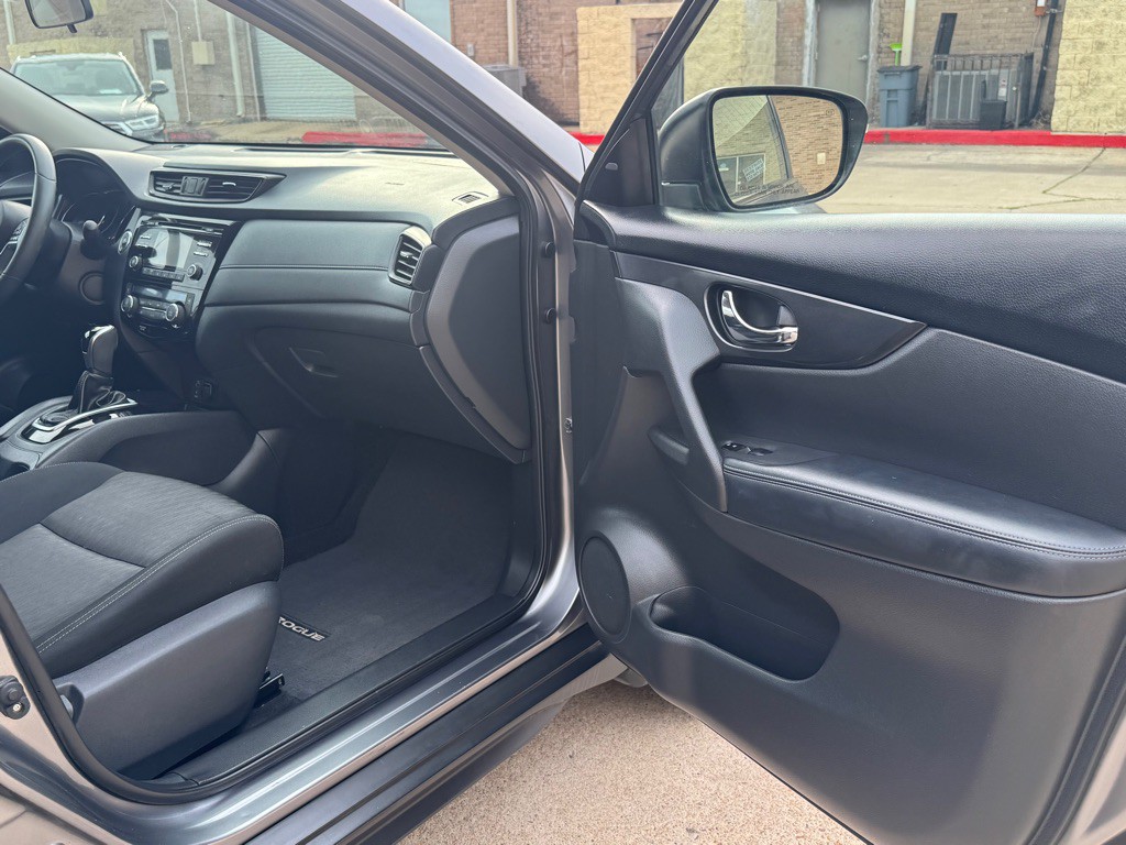 2017 Nissan Rogue Image 21