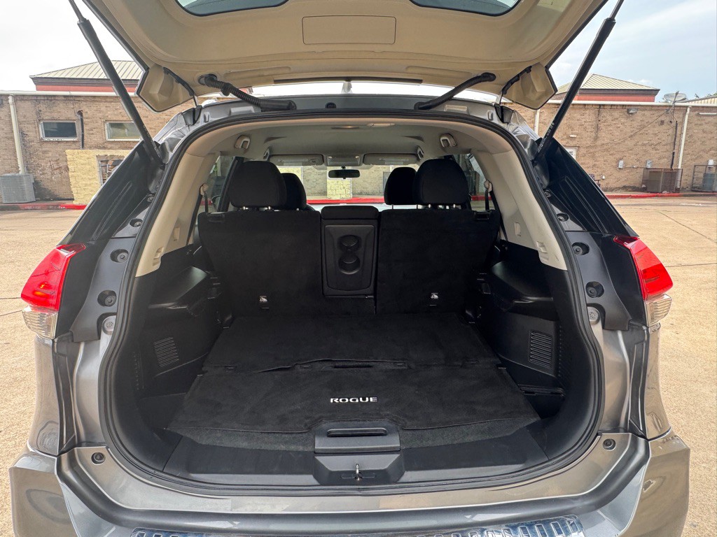 2017 Nissan Rogue Image 24