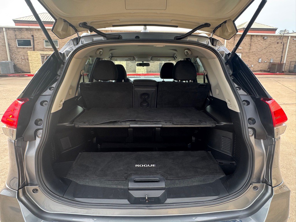2017 Nissan Rogue Image 25