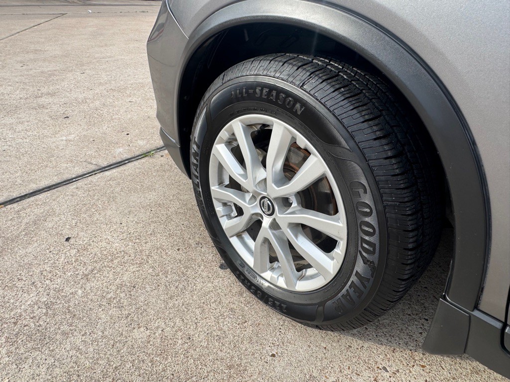 2017 Nissan Rogue Image 33