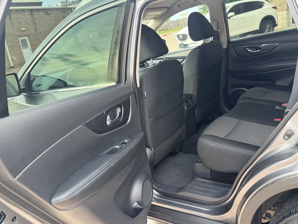 2017 Nissan Rogue Image 45
