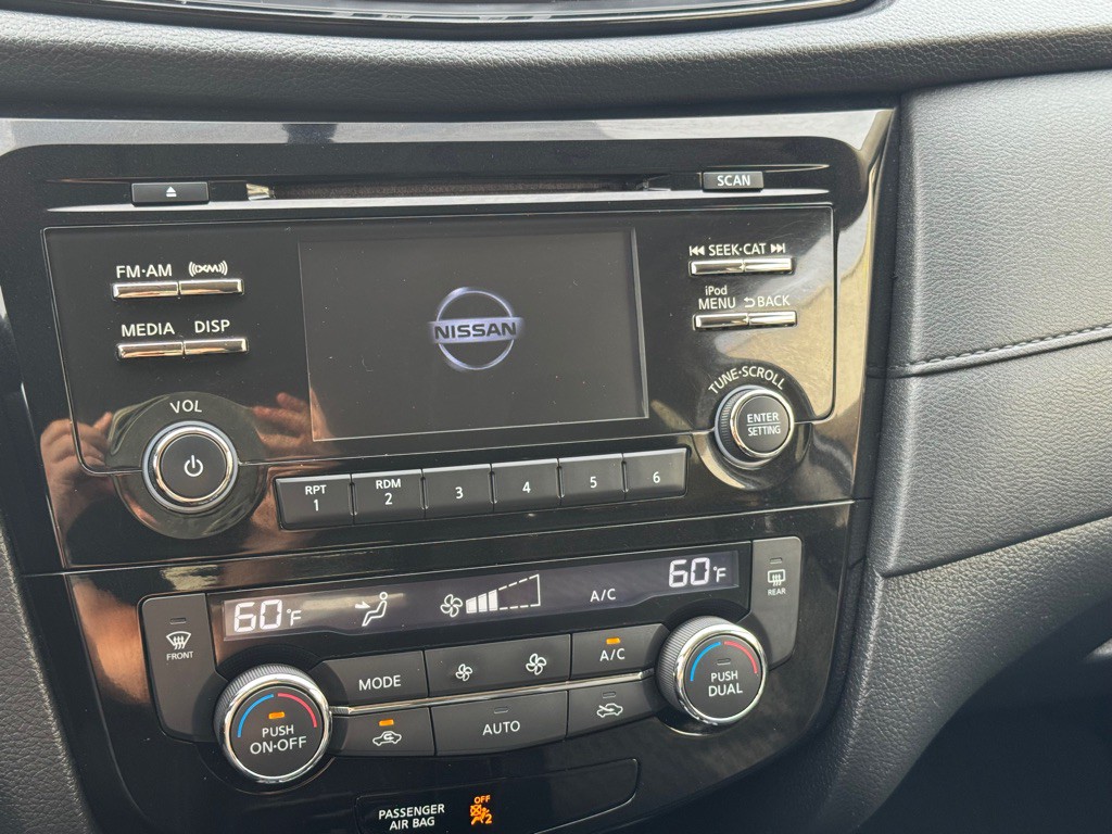 2017 Nissan Rogue Image 53