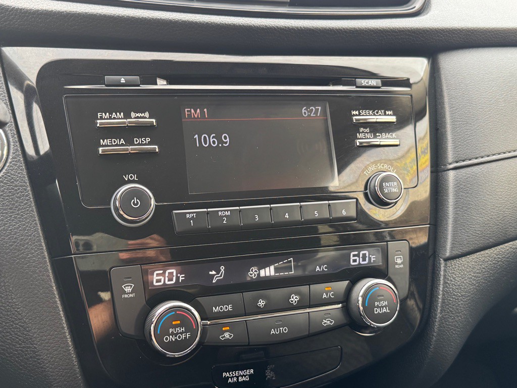 2017 Nissan Rogue Image 54
