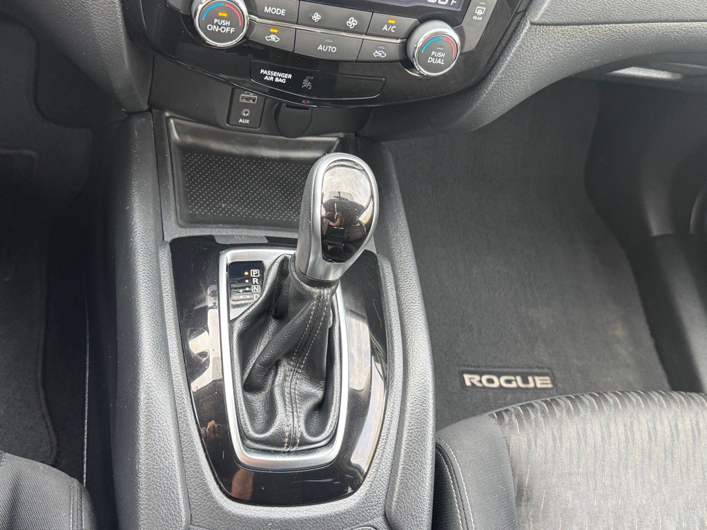 2017 Nissan Rogue Image 56