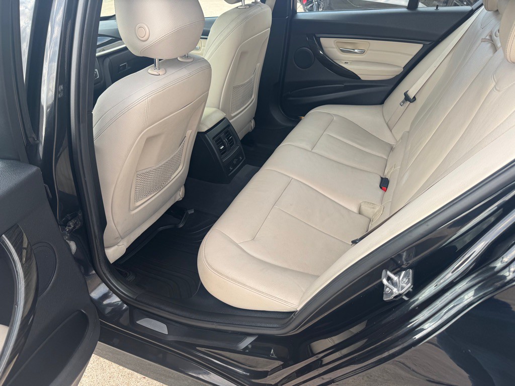 2015 BMW 3 Series Image 27