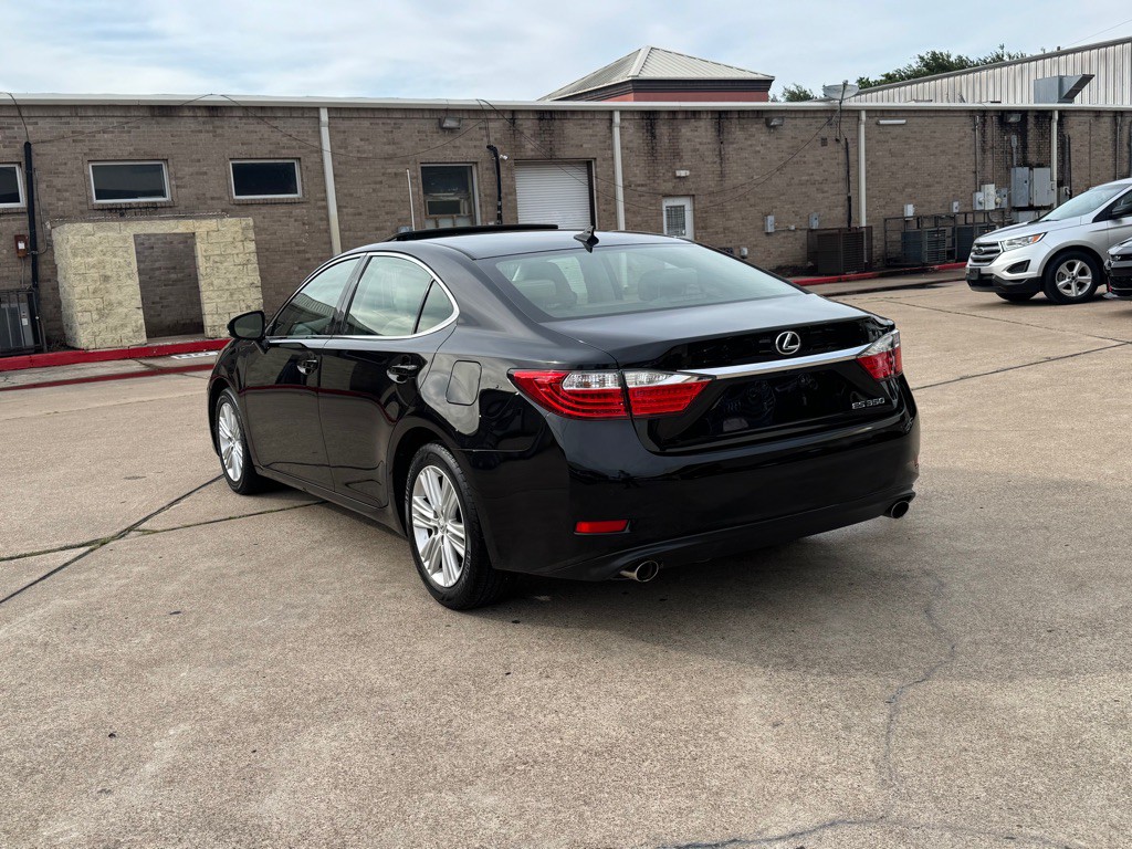 2014 Lexus ES Image 16