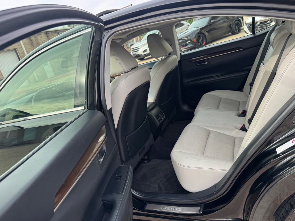 2014 Lexus ES Image 23