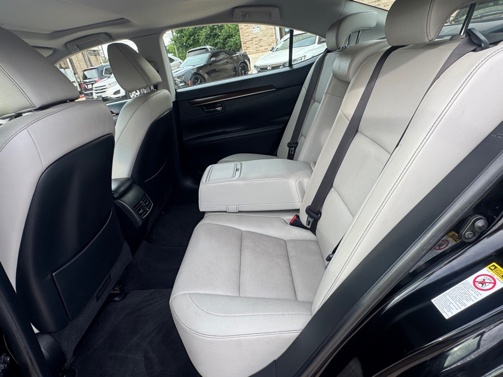 2014 Lexus ES Image 24