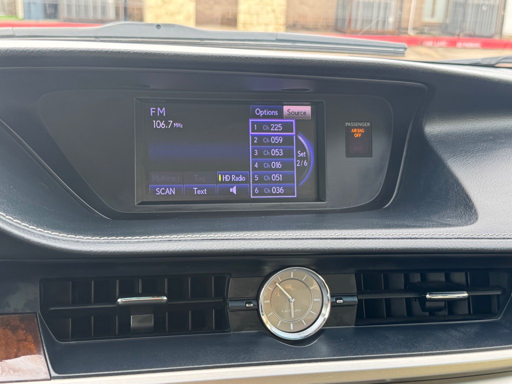 2014 Lexus ES Image 28