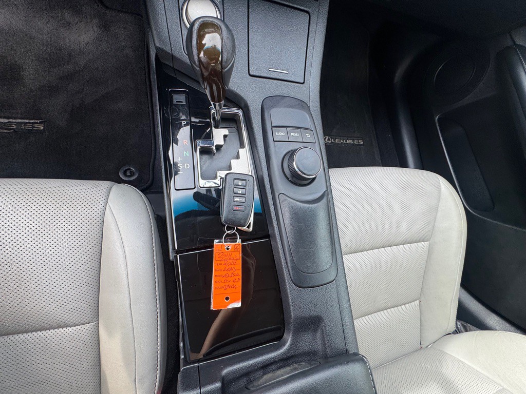 2014 Lexus ES Image 34