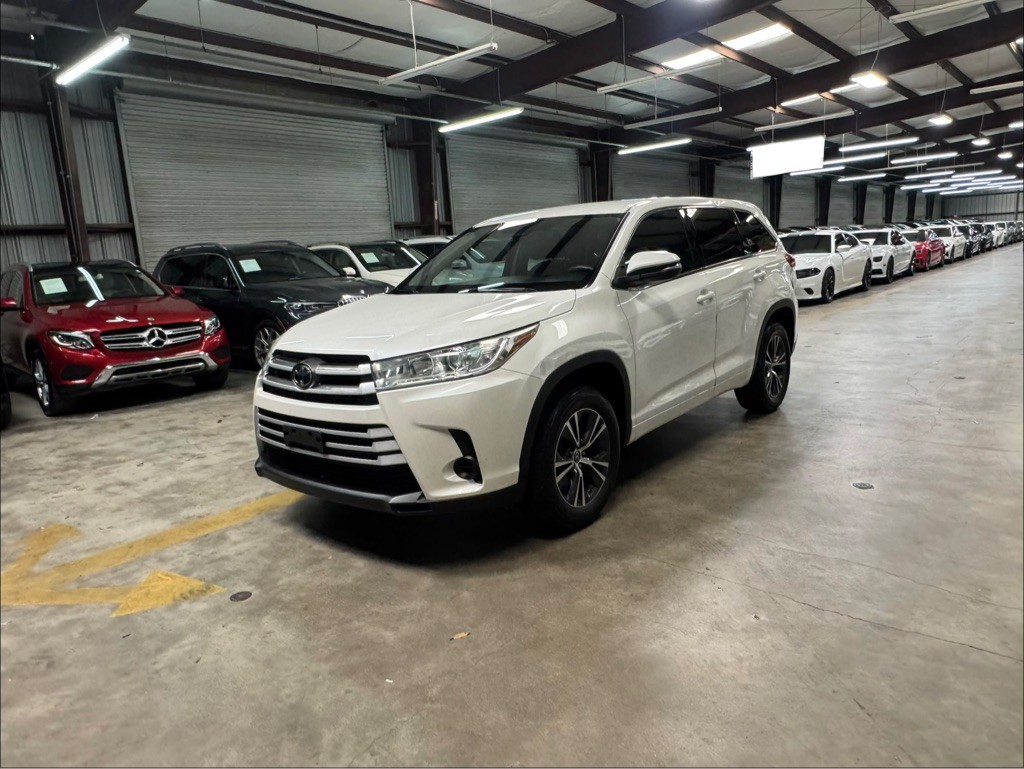 2017 Toyota Highlander Image 1