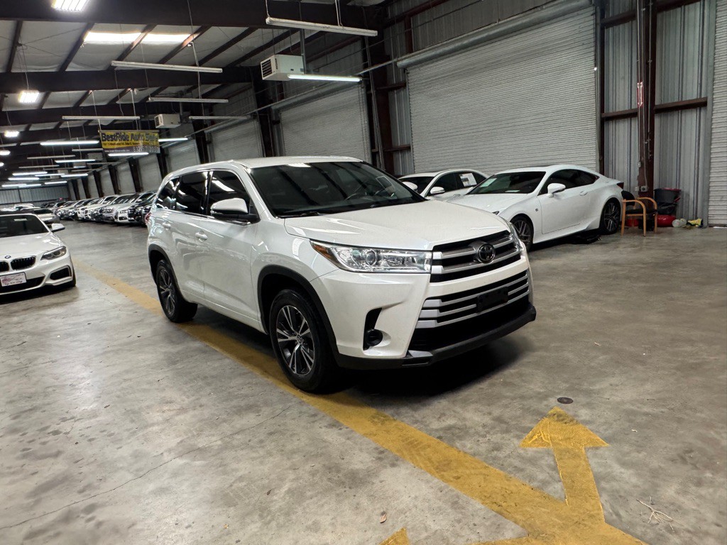 2017 Toyota Highlander Image 3