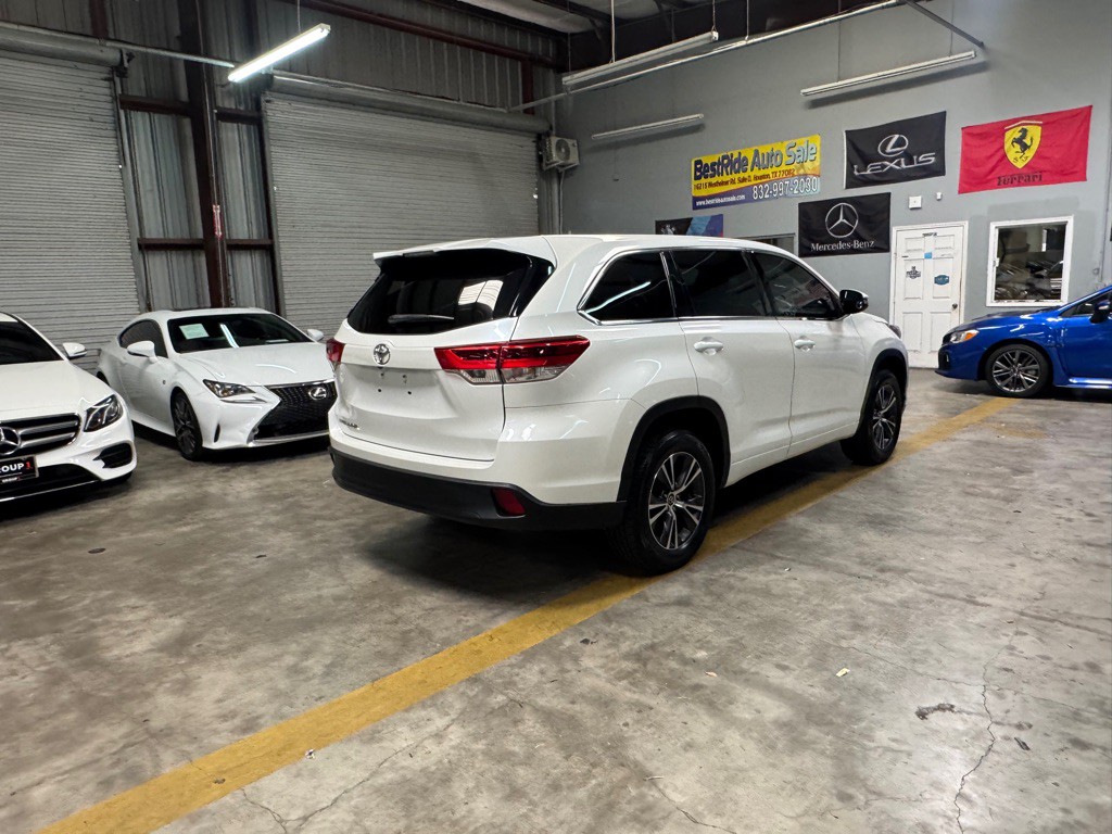 2017 Toyota Highlander Image 4